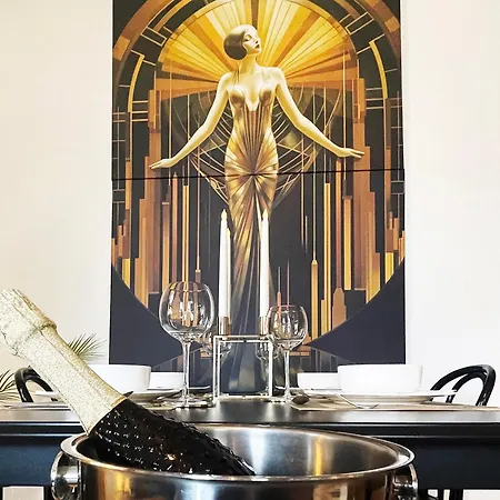 Art Deco Design Apartment, 65 Zoll Tv, Waschtrockner, Lage, Am Markt Gera