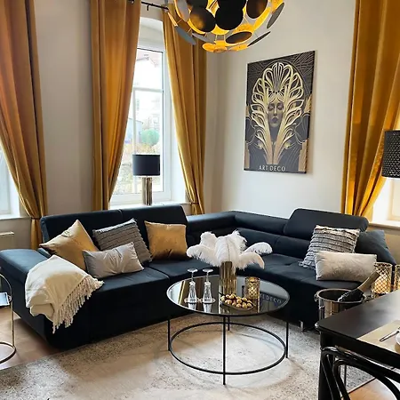 Art Deco Design Apartment, 65 Zoll Tv, Waschtrockner, Lage, Am Markt Apartamento Gera