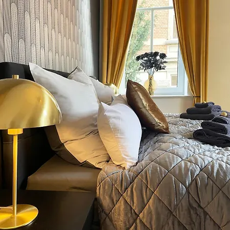 Art Deco Design Apartment, 65 Zoll Tv, Waschtrockner, Lage, Am Markt Gera