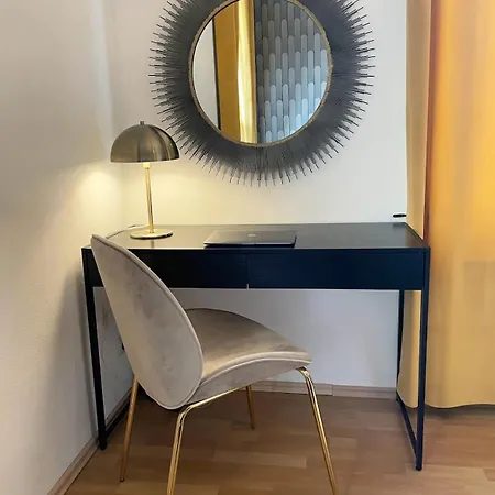 Art Deco Design Apartment, 65 Zoll Tv, Waschtrockner, Lage, Am Markt Gera