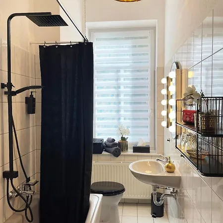 Art Deco Design Apartment, 65 Zoll Tv, Waschtrockner, Lage, Am Markt Appartamento *