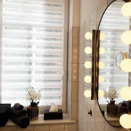 Art Deco Design Apartment, 65 Zoll Tv, Waschtrockner, Lage, Am Markt Apartment