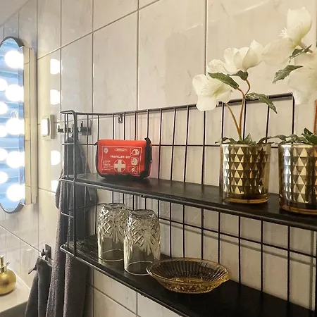 Art Deco Design Apartment, 65 Zoll Tv, Waschtrockner, Lage, Am Markt * Gera