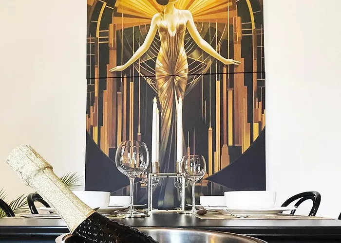 Art Deco Design Apartment, 65 Zoll Tv, Waschtrockner, Lage, Am Markt Gera