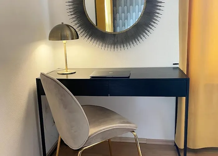 Art Deco Design Apartment, 65 Zoll Tv, Waschtrockner, Lage, Am Markt Gera