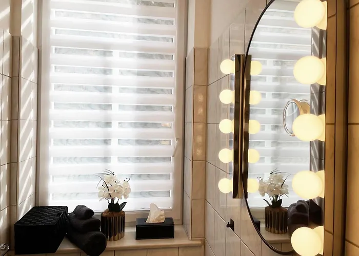 Art Deco Design Apartment, 65 Zoll Tv, Waschtrockner, Lage, Am Markt Apartment