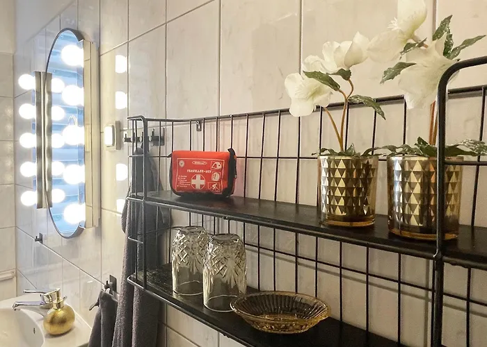 Art Deco Design Apartment, 65 Zoll Tv, Waschtrockner, Lage, Am Markt * Gera